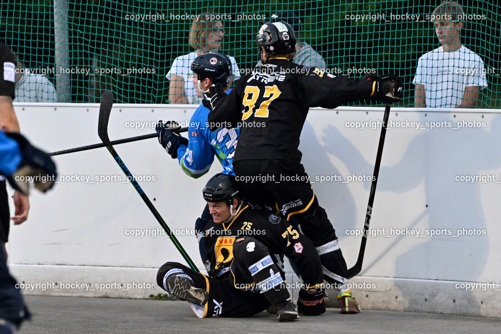 ASKÖ Hockey Villach vs. VAS Ballhockey  | #75 Wohlfahrt Benedikt VAS Villach, #97 Pirsch Christoph VAS Villach, #34 PRODINGER Dominik ASKÖ Villach Hockey, ASKÖ Hockey Villach vs. VAS Ballhockey , ASKÖ Hockey Villach vs. VAS Ballhockey  am 06.07.2025 in Villach (Alpen Arena ), Austria, (Photo by Bernd Stefan)