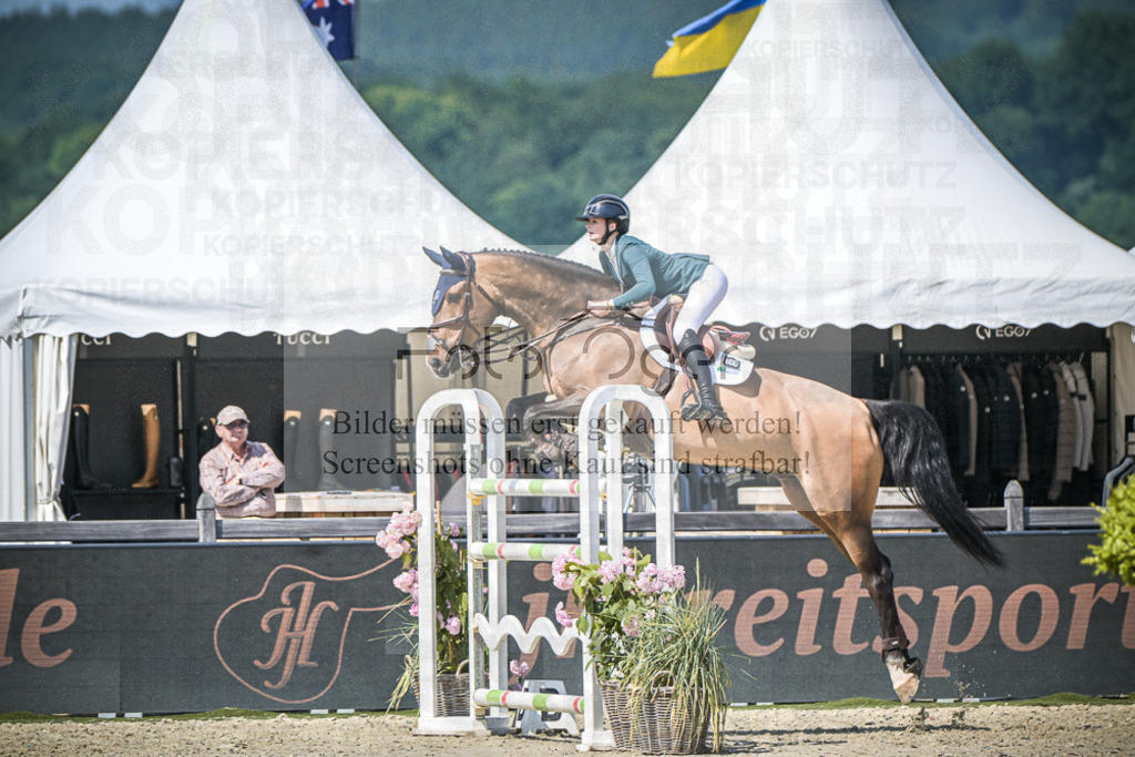 DOS_6765 | Entdecke hochwertige Reitturnierfotos von Foto Oger. Professionell, emotional und authentisch – jetzt Lieblingsmomente im Shop bestellen.Deutschlandweite Turnierfotografie. - Realisiert mit Pictrs.com