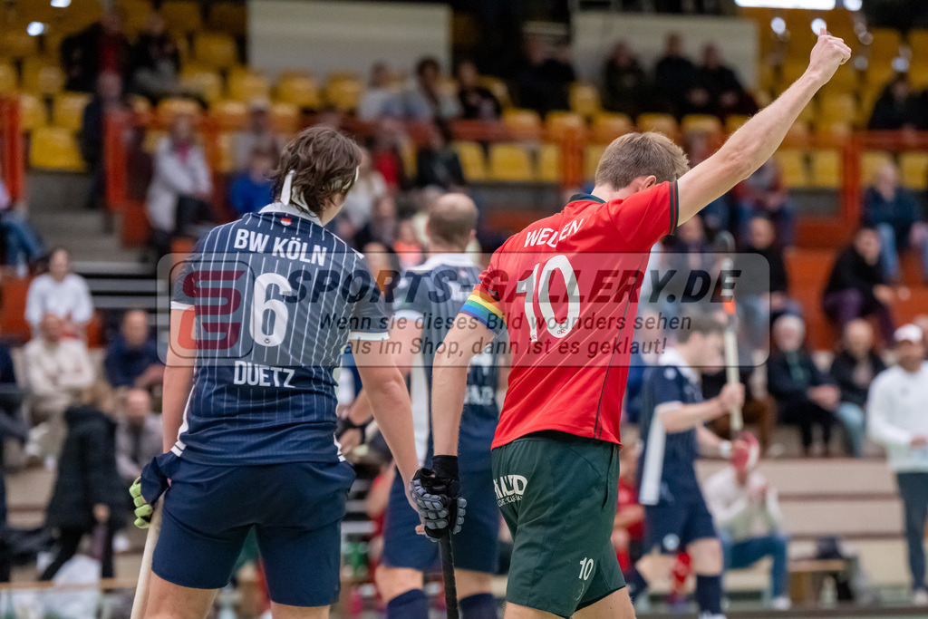 HK_20241207_109679 | 1. Bundesliga Halle Herren Crefelder HTC - Blau Weiss Köln am 7.12.2024 CHTC Glockenspitz Halle , Krefeld , Ben Duetz ( Blau Weiß Köln #6 ) , Niklas Wellen ( Crefelder HTC 10 )