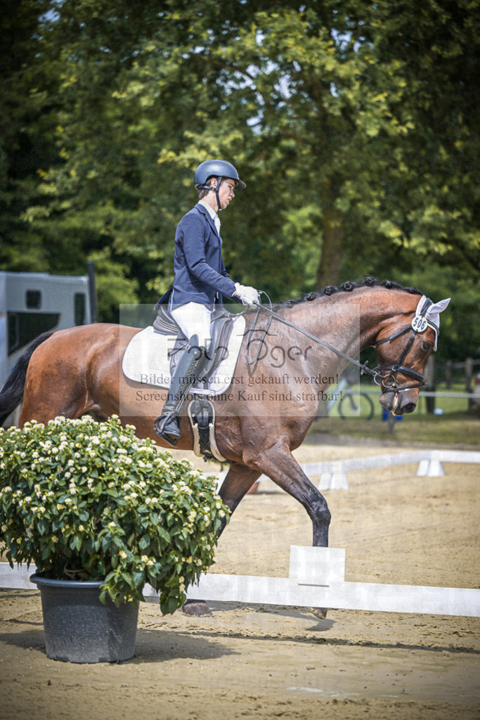 DOS_0250 | Entdecke hochwertige Reitturnierfotos von Foto Oger. Professionell, emotional und authentisch – jetzt Lieblingsmomente im Shop bestellen.Deutschlandweite Turnierfotografie. - Realisiert mit Pictrs.com