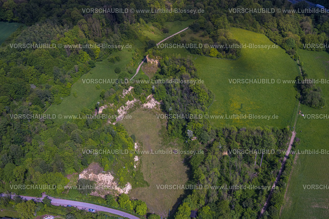 Buende240505186NSG-ImDoberg | Luftbild, Naturdenkmal Doberg, geologische Fundstätte tertiärer Fossilien, Ort mit Millionen Jahre Erdgeschichte, Doberg, Bünde, Ostwestfalen, Nordrhein-Westfalen, Deutschland