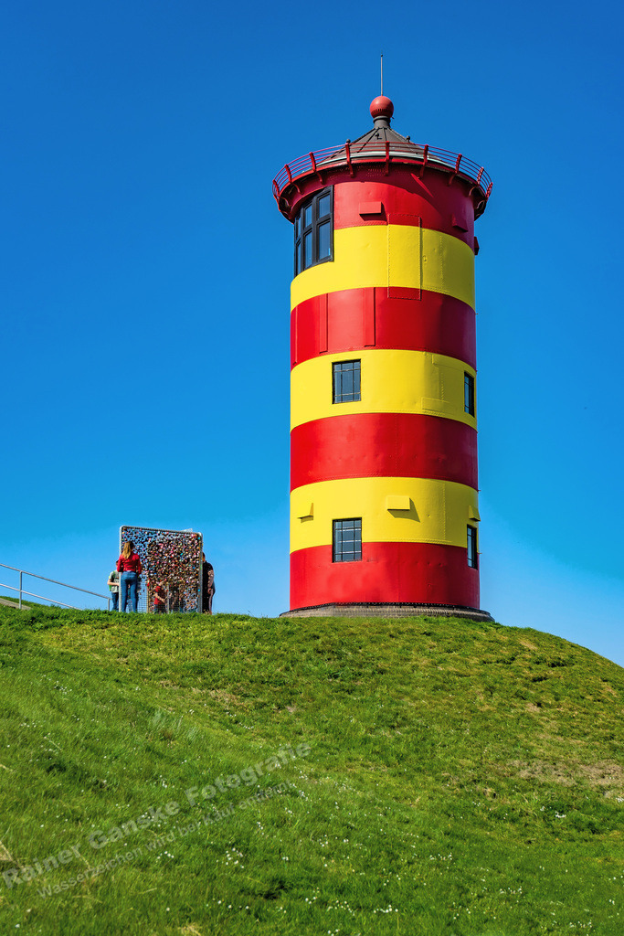 010 Pilsumer Leuchtturm - 09-05-2020 -R Ganske | Onlineshop mit Bildern von Stränden, Häfen und Meer. Leinwände, Poster, Kalender und andere Materialien erhältlich. Kommerzielle Lizenzen möglich.  - Realisiert mit Pictrs.com