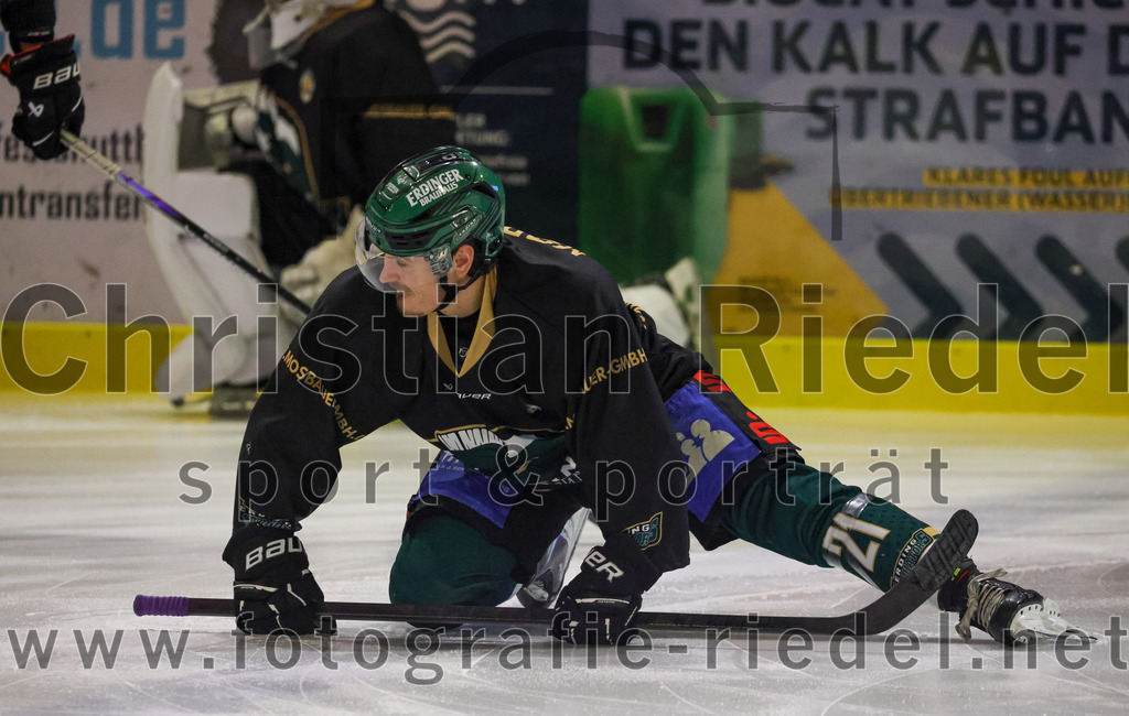 2025-12-28_005_TSV_Erding_gegen_onesto_Tigers_Bayreuth | Erding, Deutschland, 28.12.2025:Eishockey, Oberliga Süd 2025 / 2026, 31. Spieltag, TSV Erding gegen onesto Tigers Bayreuth, Endergebnis: 6:5 n.V.Erik Modlmayr (Erding Gladiators, #21)Foto: Christian Riedel / fotografie-riedel.net