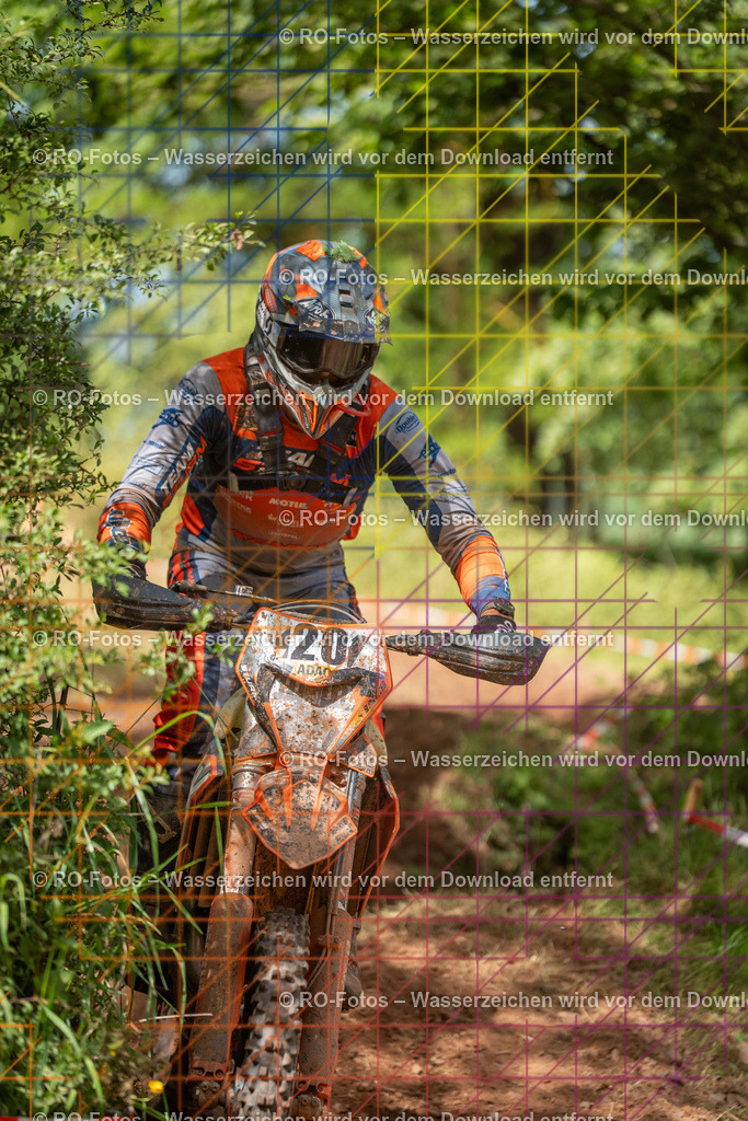 Wolfshausen 5 Lauf -633 | Sportfotografie von RO-Fotos: Motorsport, Motocross, Enduro, Laufveranstaltungen und Triathlon. Professionelle Fotos von Sportlern und Events. - Realisiert mit Pictrs.com