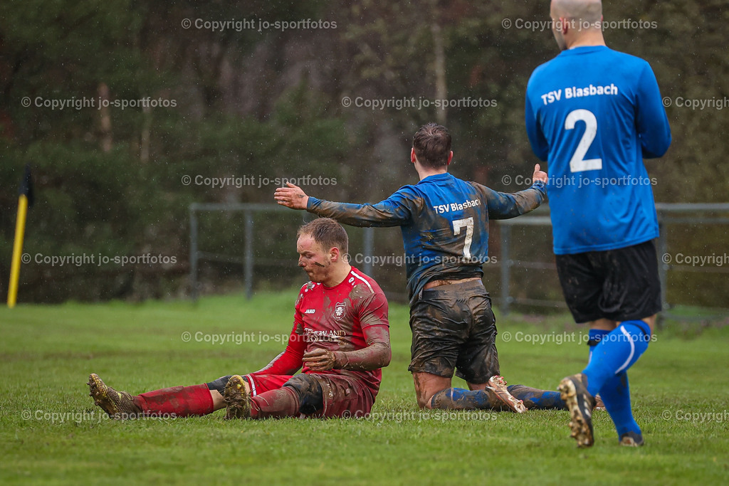 BQ3I6507 | 15.04.2023; kreisliga A Wetzlar; Rasenplatz Niederlemp; SpVgg Lemp - TSV Blasbach; Ergebnis: 0:1 (0:0)