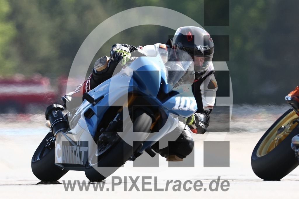 0102-20240509_03049 | Schöne Erinnerungen an spannende Momente - das festzuhalten ist unser Job. PIXELrace.de ist seit 2003 auf den Rennstrecken Europas unterwegs um die Action draußen beim Fahren und die wunderbare Stimmung imm Fahrerlager für euch einzufangen.