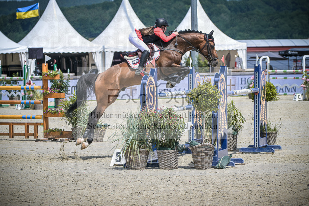 DOS_4452 | Entdecke hochwertige Reitturnierfotos von Foto Oger. Professionell, emotional und authentisch – jetzt Lieblingsmomente im Shop bestellen.Deutschlandweite Turnierfotografie. - Realisiert mit Pictrs.com