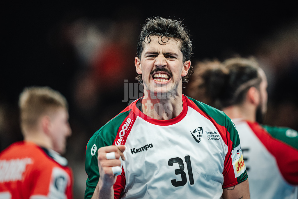 Handball | Herren | EHF EURO 2024 | European Championshop Men 2024 Final Tournament | Norwegen vs. Portugal | 17.01.2023 | Salvador Salvador (#31, Portugal, POR) jubelt