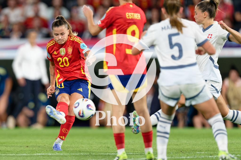 Spain v Switzerland - UEFA Women's EURO 2025 Quarter-Final | BERN, SWITZERLAND - JULY 18: Claudia Pina of Spain shoots and scores her team's second goal  during the UEFA Women's EURO 2025 Quarter-Final match between Spain v Switzerland at Stadion Wankdorf on July 18, 2025 in Bern, Switzerland. (Photo by Giuseppe Velletri/Sports Press Photo/Getty Images)