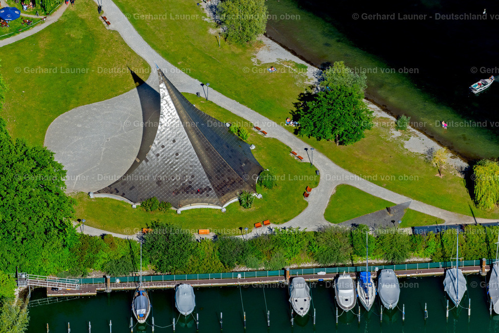 4032378 | RADOLFZELL AM BODENSEE 12.06.2020 Parkanlage mit Konzertsegel in Radolfzell am Bodensee im Bundesland Baden-Württemberg, Deutschland. // Park of with Konzertsegel in Radolfzell am Bodensee in the state Baden-Wuerttemberg, Germany. Foto: Gerhard Launer