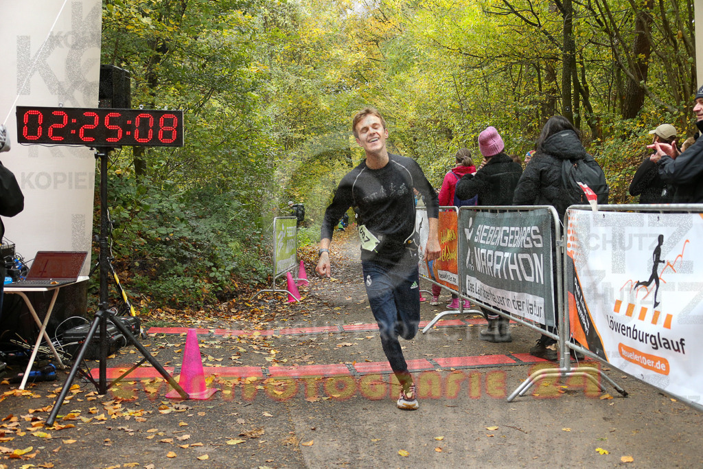 251026_1226_EX1_0385 | Sportfotografie im Rhein-Sieg Kreis, Köln, Bonn, NRW, Rheinland Pfalz, Hessen, etc. Unser Tätigkeitsfeld umfasst den Laufsport vom Volkslauf über den Marathon, Duathlon, Triathon bis zum Ultralauf wie Kölnpfad Ultra oder Schindertrail.