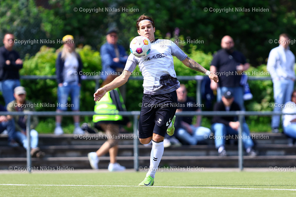 NH_HEBC_ETSVHamburg_OberligaHamburg_10052026 | #9 Nick Selutin (ETSV Hamburg)Fußball I Herren I Gamesright Oberliga Hamburg I Saison 2025-2026 I 33. Spieltag I HEBC - ETSV Hamburg I 10.05.2026 I Reinmüllersportplatz