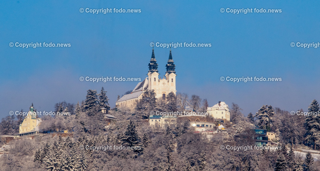 Poestlingberg_ Wallfahrtsbasilika_ 11.01.2026-4 | 11.01.2026, LINZ, AUT, Poestlingbergkirche, Wallfahrtsbasilika, Wahrzeichen, Linz, im Bild Poestlingberg, Kirche, Berg, Schnee, Winter, Wintersonne, Sonne, Himmel, Turm, Tuerme, Ausflugsziel, Gebaeude