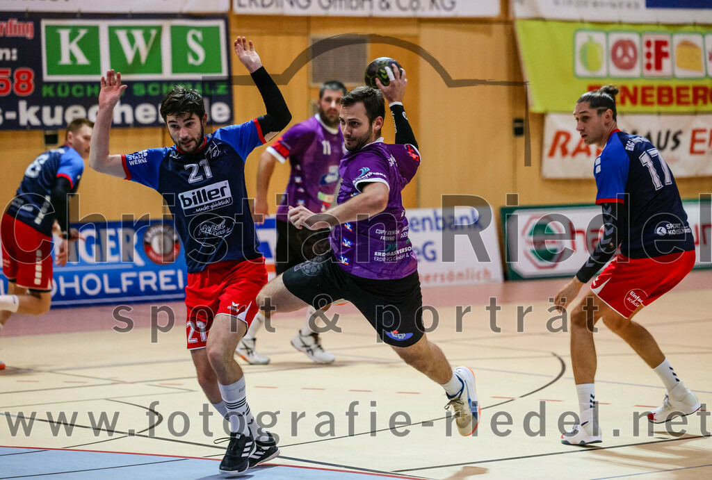 2023-10-14_022_SpVgg_Altenerding_gegen_HSG_Freising_Neufahrn | Erding, Deutschland, 14.10.2023:
Handball, Bezirksoberliga Männer 2023 / 2024, 4. Spieltag, SpVgg Altenerding gegen HSG Freising-Neufahrn, Endergebnis: 27:26

Korbinian Herrmann (HSG Freising-Neufahrn, #21), Simon Rüdiger (SpVgg Altenerding, #7), Christian Heldner (HSG Freising-Neufahrn, #17)

Foto: Christian Riedel / fotografie-riedel.net
