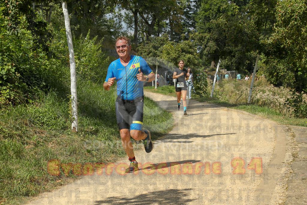 250824_1331_EX1_2700 | Sportfotografie im Rhein-Sieg Kreis, Köln, Bonn, NRW, Rheinland Pfalz, Hessen, etc. Unser Tätigkeitsfeld umfasst den Laufsport vom Volkslauf über den Marathon, Duathlon, Triathon bis zum Ultralauf wie Kölnpfad Ultra oder Schindertrail.