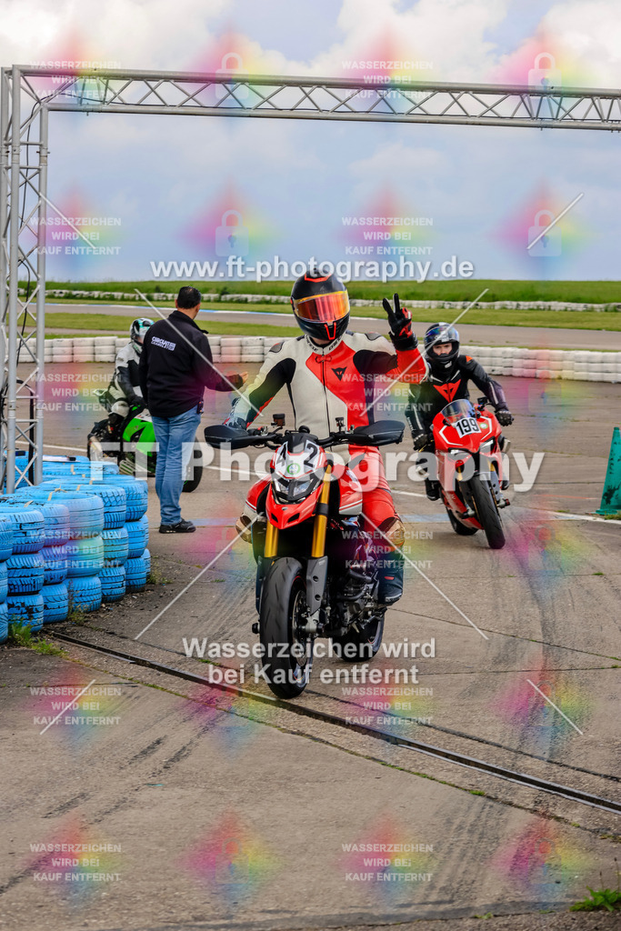 MotoTeam-9423 | Hier findet Ihr Bilder von Touristenfahrten auf der Nürburgring Nordschleife oder von anderen Veranstaltungen die ich besucht habe. Viel Spass beim Durch Schauen 