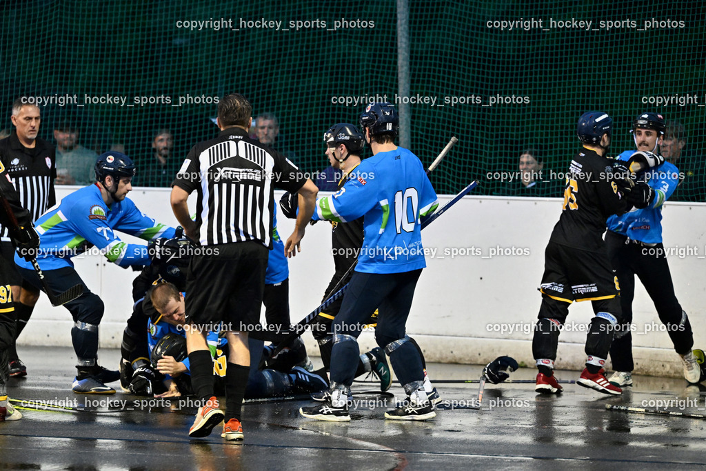 VAS Ballhockey Villach vs. ASKÖ Villach Ballhockey | Hausott Erik Referee, #88 Groyer Fabian, #29 Wohlfahrt Philipp, #13 Scharf Nikolas, Faustkampf, Samrock Markus Referee, VAS Ballhockey Villach vs. ASKÖ Villach Ballhockey, VAS Ballhockey Villach vs. ASKÖ Villach Ballhockey am 28.05.2025 in Villach (Alpen Arena ), Austria, (Photo by Bernd Stefan)