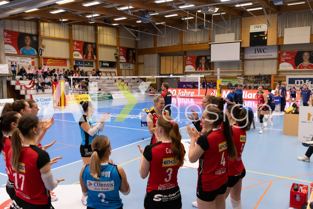 Volleyball I Frauen I Saison 2025-2026 I Volleyball NLA | Women I 1/2 Finals I  VC Kanti Schaffhausen - Sm'Aesch Pfeffingen I 18.03.2026 | VC Kanti Schaffhausen Spielerinnenkreis - Realisiert mit Pictrs.com