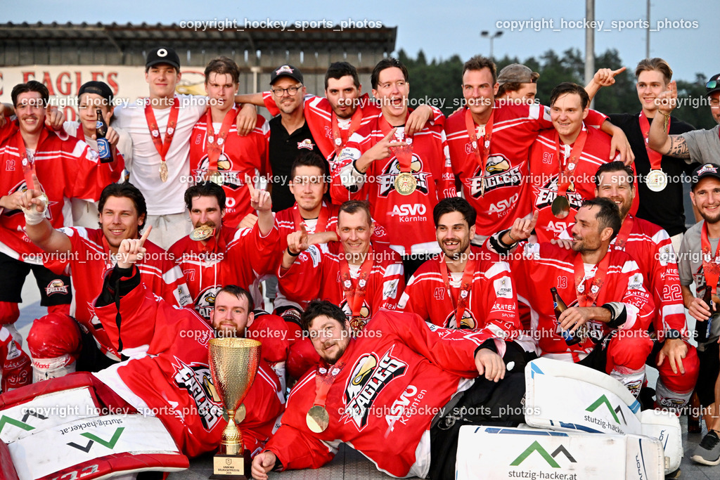 HSC Eagles Poggersdorf vs. VAS Ballhockey  | Meister Mannschaftsfoto 2025, HSC Eagles Poggersdorf, Pokal Jubel HSC Poggersdorf Mannschaft, HSC Eagles Poggersdorf vs. VAS Ballhockey , HSC Eagles Poggersdorf vs. VAS Ballhockey Villach am 20.07.2025 in Poggersdorf (Sportzentrum Poggersdorf), Austria, (Photo by Bernd Stefan)