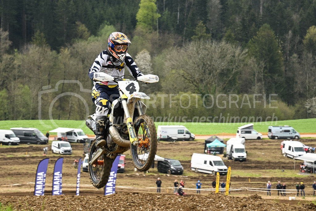 Motocross Schlatt bei Winterthur - 30. April 2023 | #4 Balzer Monika aus Amden (CH) auf Husqvarna 250 in der Kategorie Swiss MX Women Cup am Motocross Schlatt bei Winterthur, 30. April 2023. 
Instagram: @mx_schlatt | @mc_wila | @sam_schweiz
Bild: Sportfotografie Markus Aeschimann | www.markus-aeschimann.ch - Realisiert mit Pictrs.com