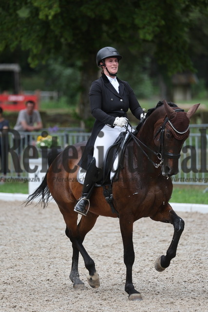 Meißenheim_2023_Prfg.Nr.16_Dressur_Kl.S_Reiter u.U25_Madlin Zott_FBW Quadrofina P (43) | Alle Fotos der Reiterjournal Fotografin Doris Matthaes im Reiterjournal Online-Fotoshop. - Realisiert mit Pictrs.com