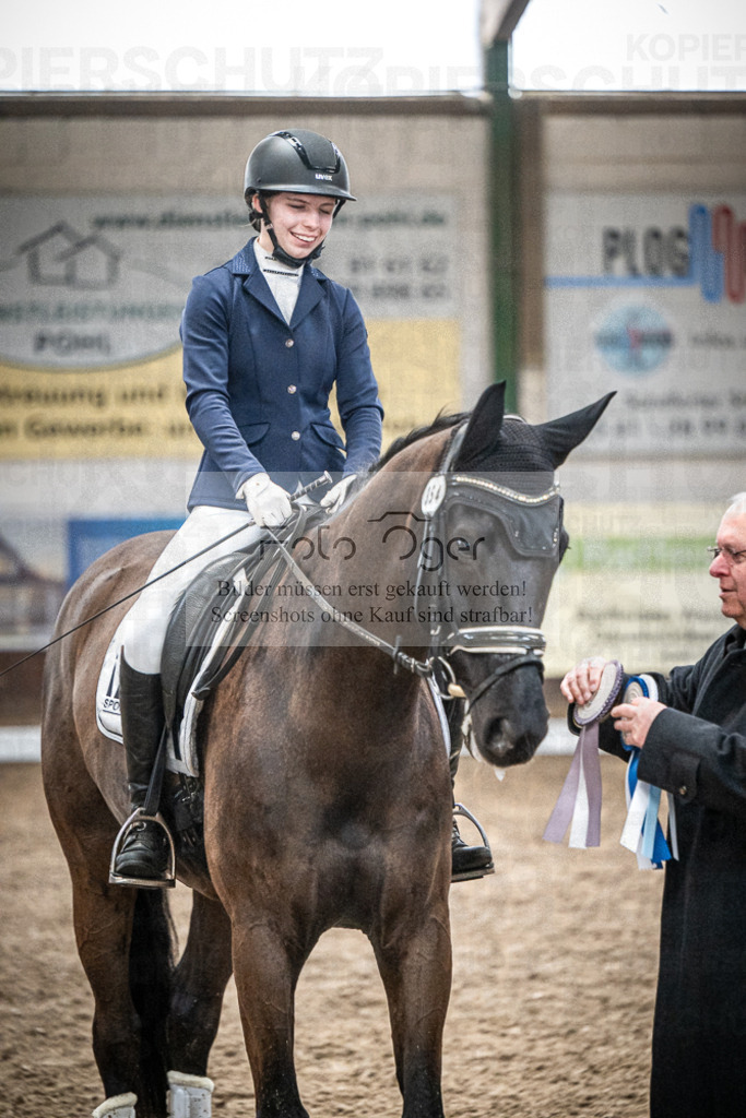DOS_0022 | Entdecke hochwertige Reitturnierfotos von Foto Oger. Professionell, emotional und authentisch – jetzt Lieblingsmomente im Shop bestellen.Deutschlandweite Turnierfotografie. - Realisiert mit Pictrs.com