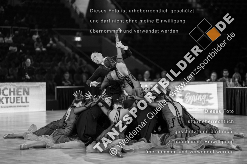 20251206-02545 | Hier finden Sie Tanz Bilder vom Latein und Standard Formationen tanzen. Sportbilder vom Tanzsport. Schöne Fotos und von Weltmeisterschaft, Europameisterschaft, Bundesliga, Regionalliga, Oberliga und Landesliga sowie von GOC Stuttgart, DanceComp, WM Bremen