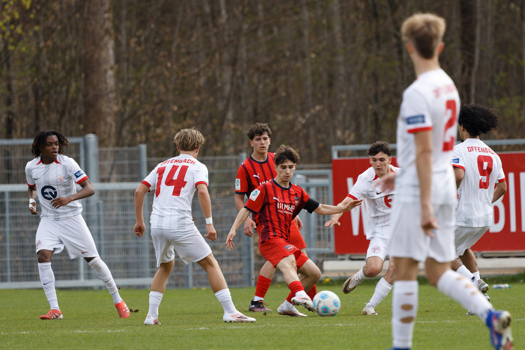 FCHOFK_260418_6-123 | 1.FC Heidenheim 1846 vs. Offenbacher Kickers, Fußball, U17, B-Junioren, NWL, U17-DFB-Nachwusliga, 2025/2026, 10. Spieltag, 18.04.2026 in Heidenheim, Walter-Birkhold-Jugendstadion (Foto: Michael Bulling) - Realisiert mit Pictrs.com