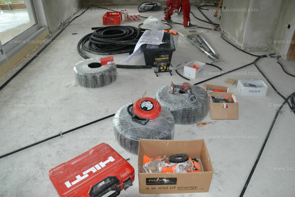 bib-lg17-elektroinstallation-0180 | Nach LV-Leistungsgruppen sortierte Detailfotos über den Bau eines Hauses. Alle Hausbau-Bilder direkt vom Urheber und Autor der Website Haus-Selber-Bauen.com