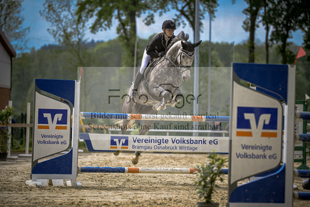20240505-DOS_2027 | Entdecke hochwertige Reitturnierfotos von Foto Oger. Professionell, emotional und authentisch – jetzt Lieblingsmomente im Shop bestellen.Deutschlandweite Turnierfotografie. - Realisiert mit Pictrs.com