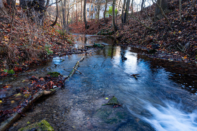 Die Leutra im Herbst | Professionelle Natur- & Landschaftsfotos als Poster, auf Leinwand & viele mehr. Wähle aus einer Vielzahl an Formaten & Materialien Dein perfektes Bild. - Realisiert mit Pictrs.com