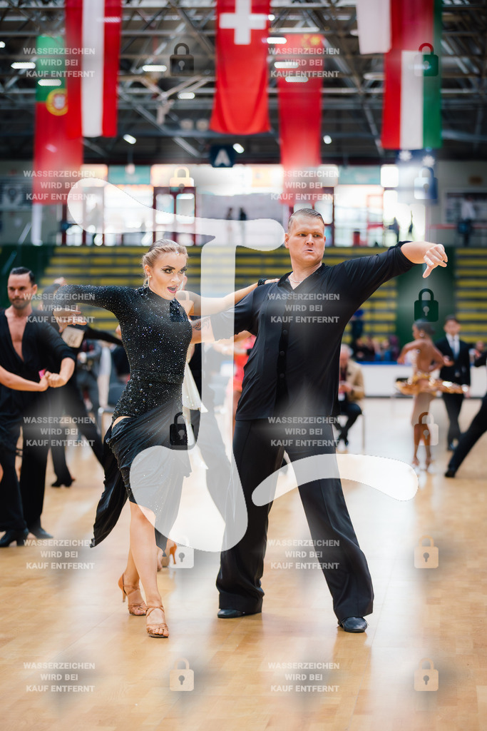 Hessen Tanzt WDSF International Open Latin 67th (16) Denis Bachmann _ Saskia Schmerer (1. TC Ludwigsburg)-2025-05-18-3170 | Webshop for digital downloads and prints of dance sport, event & show photographer Julian Link - Realisiert mit Pictrs.com