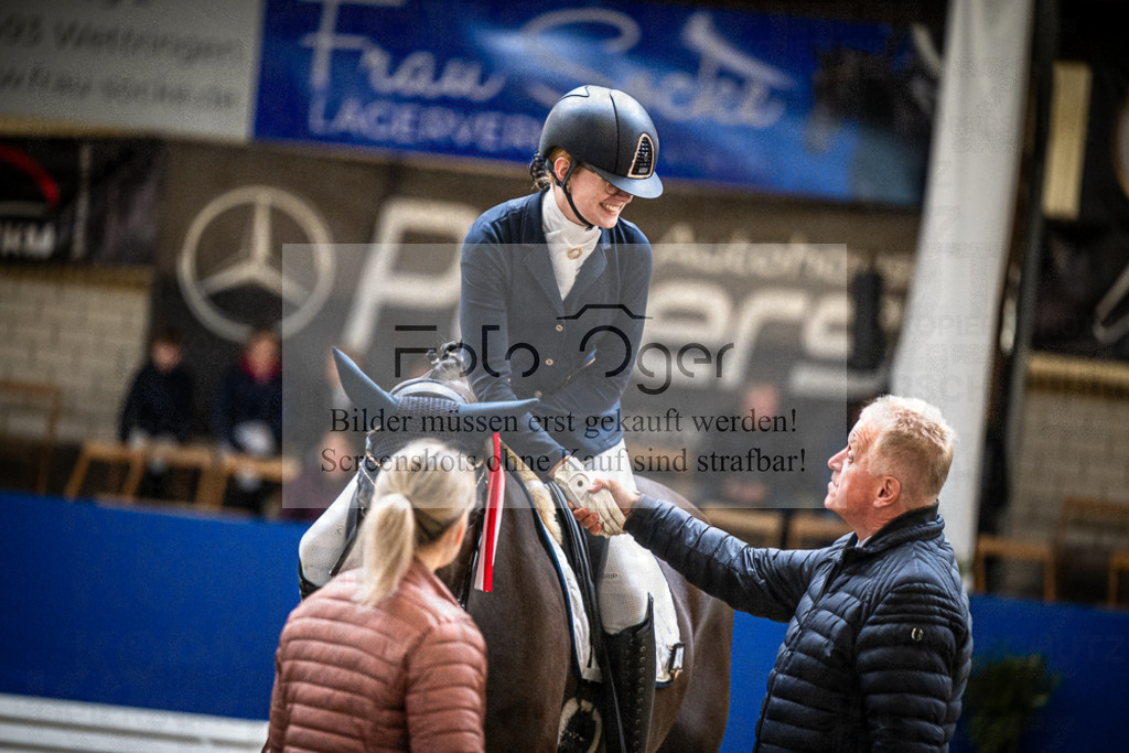 DOS_0037 | Entdecke hochwertige Reitturnierfotos von Foto Oger. Professionell, emotional und authentisch – jetzt Lieblingsmomente im Shop bestellen.Deutschlandweite Turnierfotografie. - Realisiert mit Pictrs.com