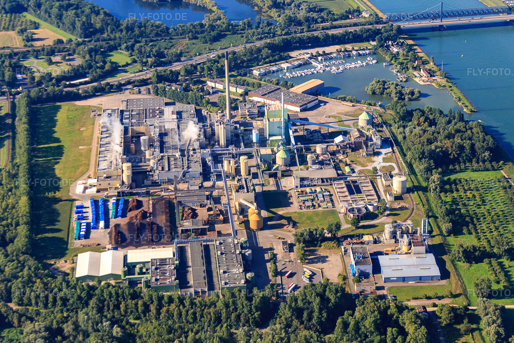 Luftbild: Maxauer Papierfabrik GmbH am Rheinufer im Ortsteil Knielingen in Karlsruhe im Bundesland Baden-Württemberg in Deutschland. Foto: IMG_093063.jpg vom 13.08.2016 durch Werner Riehm/FLY-FOTO.deMAXAUER PAPIERFABRIK - Nachhaltige SC-Papiere