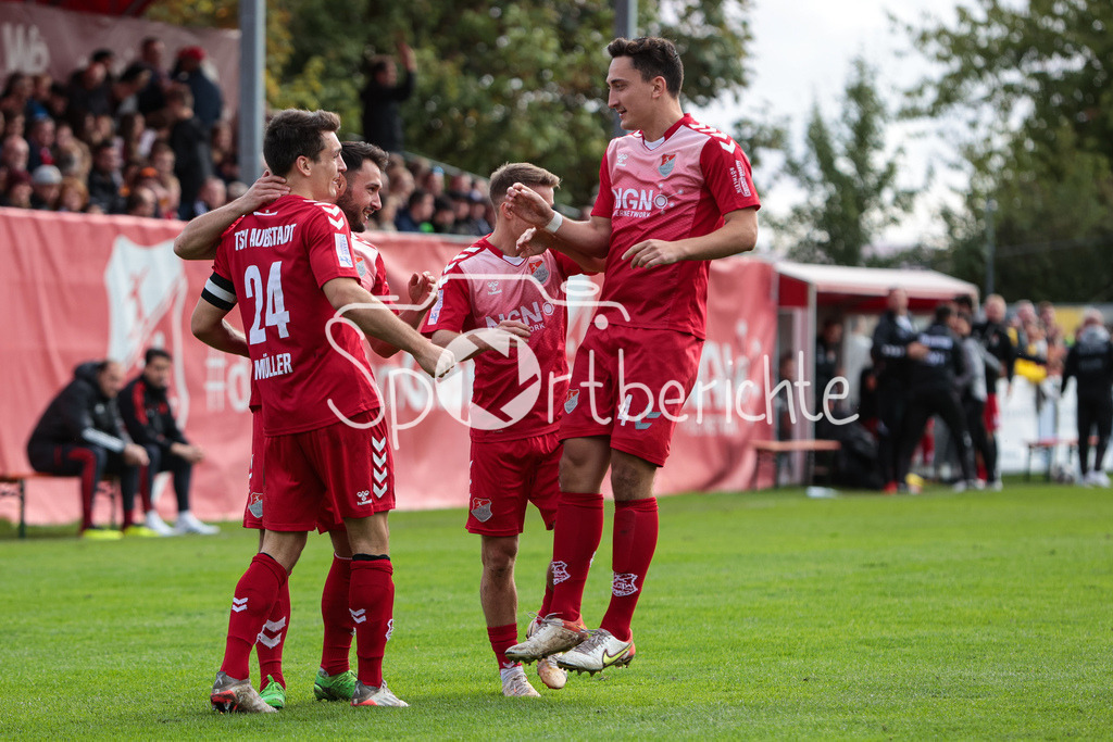 TSV Aubstadt - FC Bayern Amateure | Jubel der Hausherren nach dem Treffer zum 2-0 durch Timo Pitter (TSV #10)