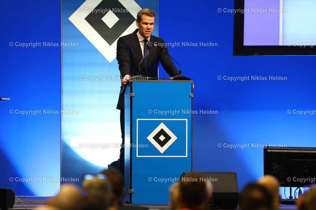 NH_HamburgerSV_Mitgliederversammlung_18022026 | Dr. Eric Huwer (Vorstand HSV Fußball Management AG)News I Hamburger SV I Mitgliederversammlung für das Geschäftsjahr 2024/25 I 18.02.2026 I HSV-Zentrum am Volkspark