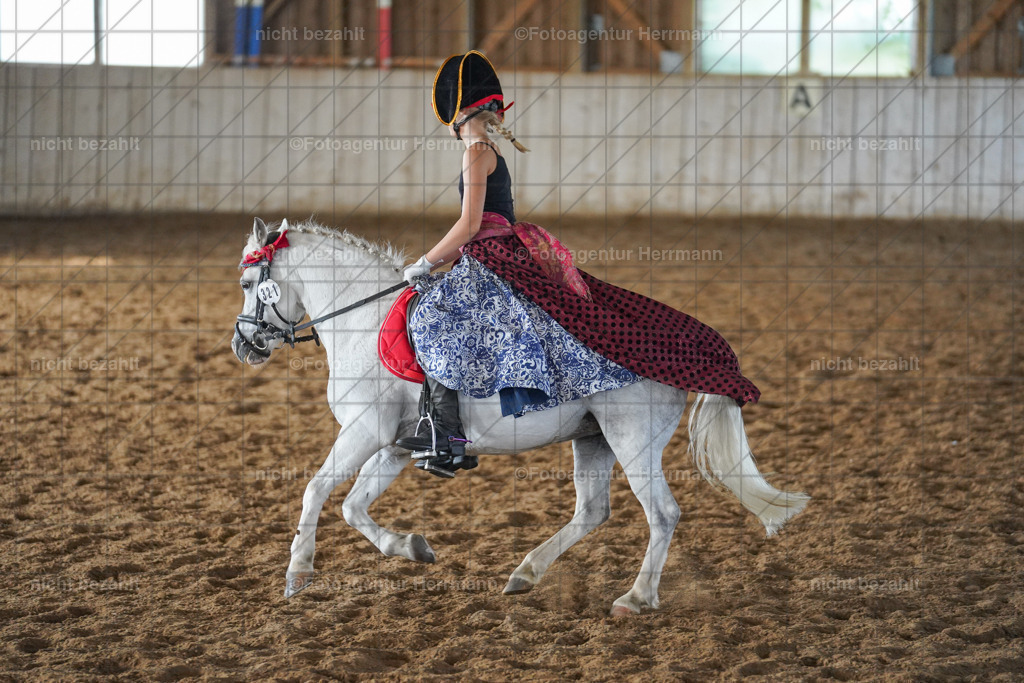 20230917-FAH09833 | Landsberg am Lech, 2023, Kaufbeuren, Kempten, Allgäu, Turnierfotografen Bayern, Fotoagentur Herrmann, Turnierbilder, Reitsport Fotos, Pferdefotograf, Augsburg, Bad Tölz, Dachau, Karlsfeld, Memmingen, Buchloe, Schwabmünchen