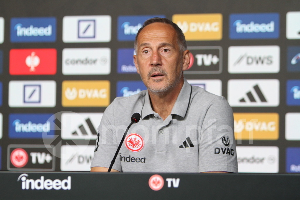 Eintracht Frankfurt Trainer Adi Hütter | Online-Shop | monipfaff.de - Realisiert mit Pictrs.com