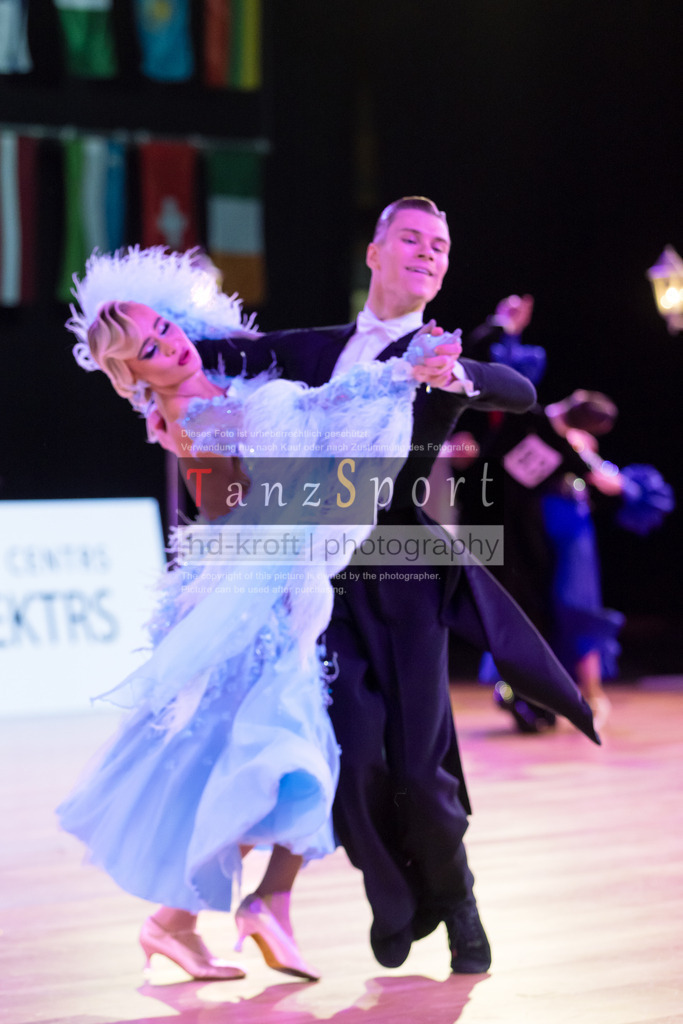 20241215_WDSF_Int_Open_Std-Riga-9790 | Tanzsportbilder, Standardtanz, Lateintanz, WDSF, DTV, LTVB, dancecomp, goc, hessen tanzt, blaues band der spree, walzer, tango, wiener walzer, slowfox, quickstepp, samba, rumba, cha-cha-cha, paso doble. jive, hd-kroft photography, turniertanzsport