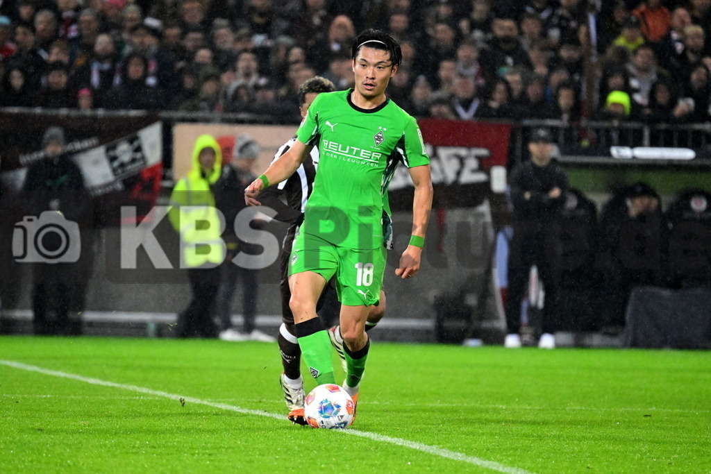 KBS Picture_FCStPauli-Gladbach_046 | v.v. Machino Shuto (Bor.Moenchengladbach) , Fujita Joel Chima (St.Pauli) ,Sportplatz :  Millerntor Stadion, - Realisiert mit Pictrs.com