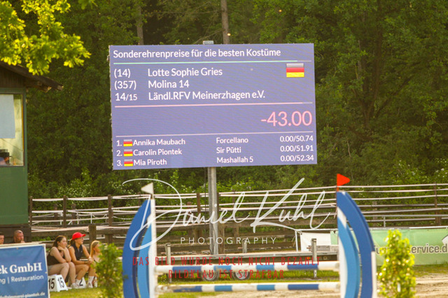 DKP45225 | Turnierfotos kaufen im Webshop von Daniel Kuhl Photography – entdecke professionelle Reitsportfotos aus Turnieren & Events. Hochwertige Turnierbilder online bestellen & sichern. Jetzt Fotos von Reitsportturnieren kaufen!