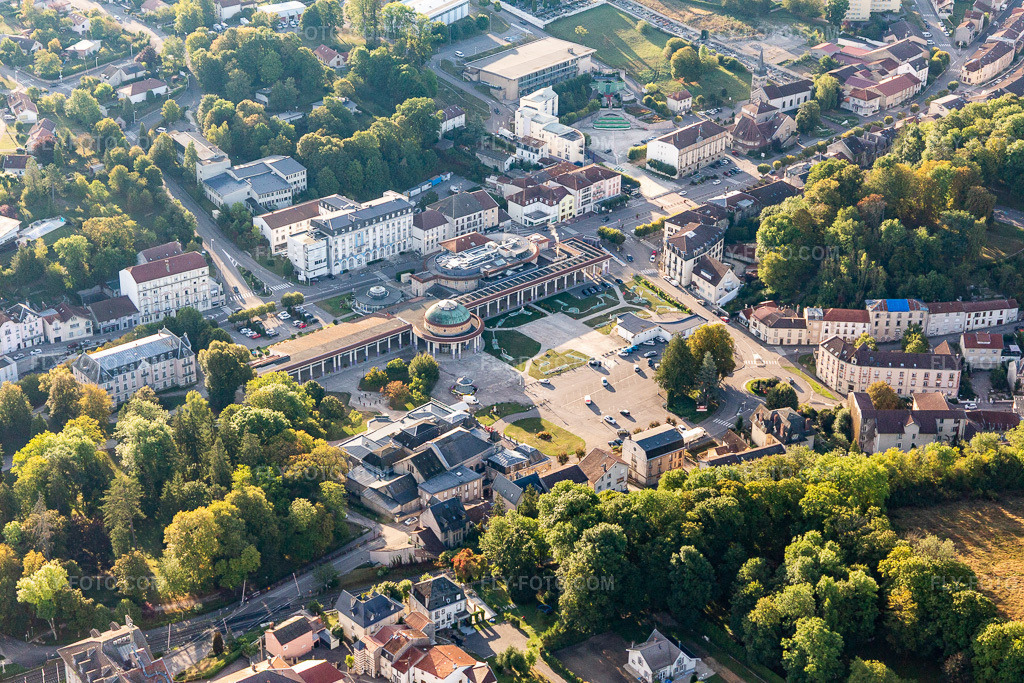 Aerial view: Therme and Casino Thermes de Contrexéville in Contrexeville in Contrexéville in the state Vosges, France. – Photo: IMG_118442.jpg taken on 09/16/2019 by Werner Riehm/FLY-FOTO.com – Resolution of the original: 5472 x 3648 px