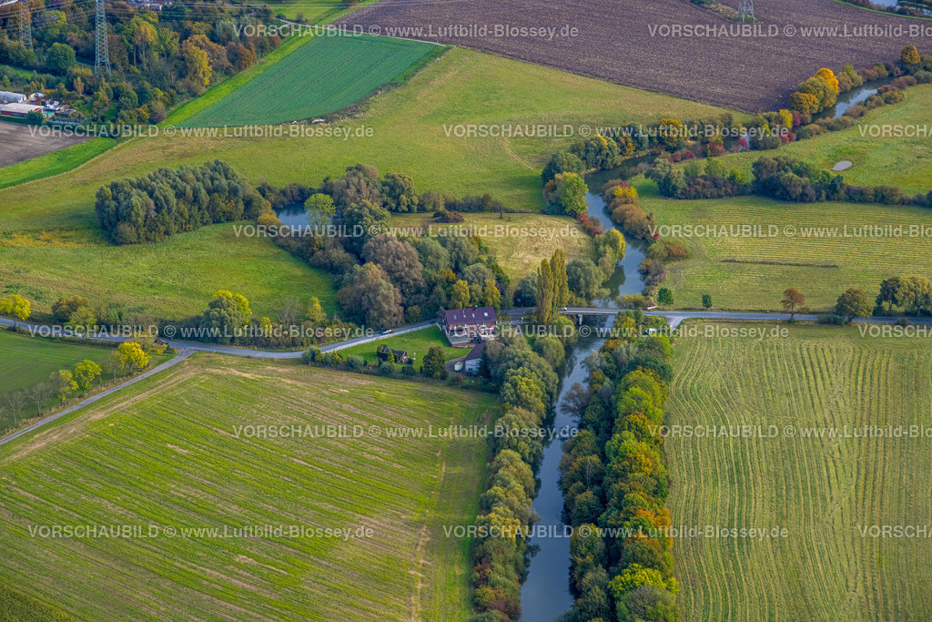 Hamm241015073 | Luftbild, Fluss Lippe mit Brücke Haarener Weg, Fluss Lippemäander und Haarener Lippeaue, Wohnhaus und Wiesen und Felder mit herbstlichen Bäumen und Farben, Uentrop, Hamm, Ruhrgebiet, Nordrhein-Westfalen, Deutschland