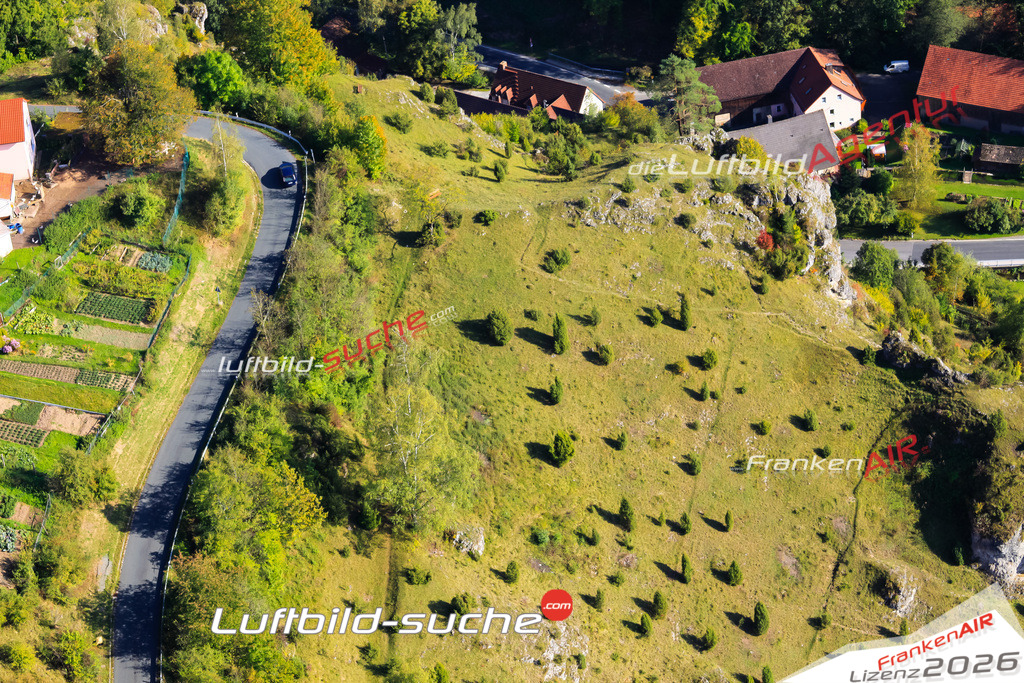 Die Luftaufnahme Wacholderhaengewallersberg - Weismain wurde vom UL-Flugzeug (keine Drohne) aus fotografiert.Hohe Druck- Auflösung-die Geschenkidee!