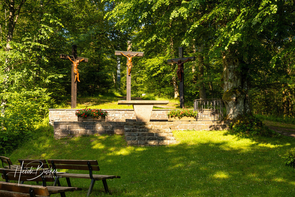 Altar auf dem Wilzenberg | Altar auf dem Wilzenberg bei Grafschaft im Schmallenberger Sauerland - Realisiert mit Pictrs.com