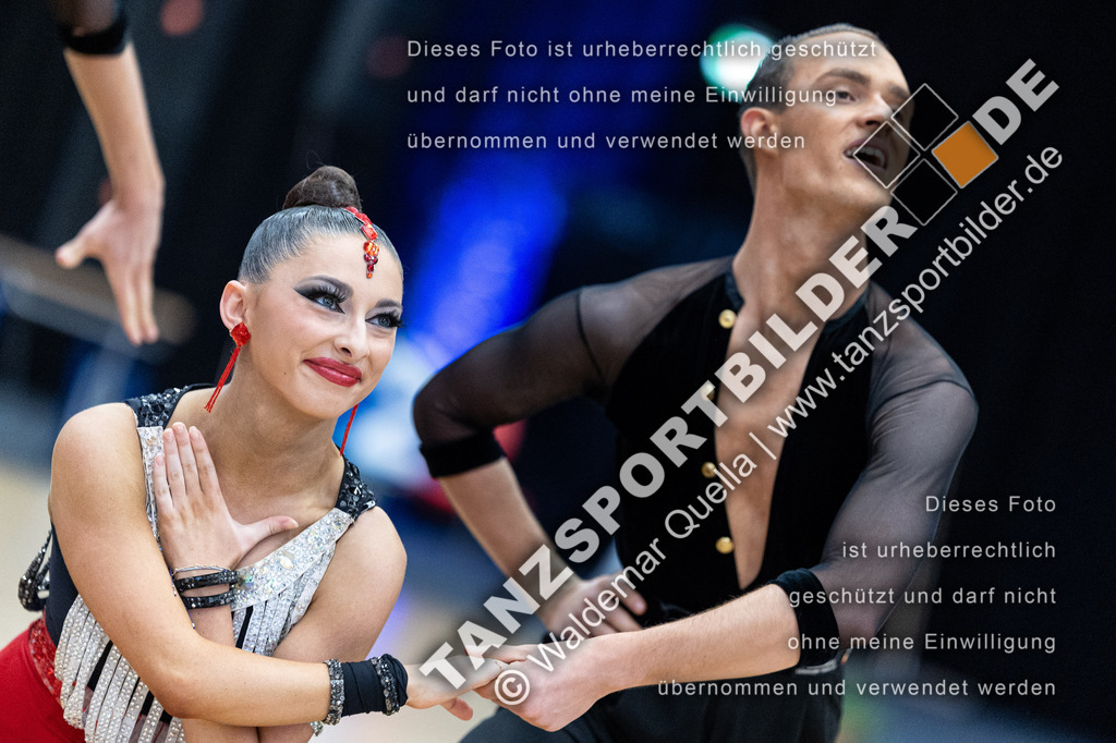 20240406-11159 | Hier finden Sie Tanz Bilder vom Latein und Standard Formationen tanzen. Sportbilder vom Tanzsport. Schöne Fotos und von Weltmeisterschaft, Europameisterschaft, Bundesliga, Regionalliga, Oberliga und Landesliga sowie von GOC Stuttgart, DanceComp, WM Bremen