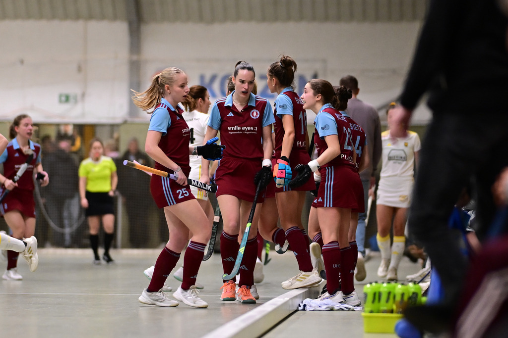 Hockey I Frauen I Saison 2025-2026 I Bundesliga I 9. Spieltag I Harvestehuder THC - UHC Hamburg | Der Sportfotograf. - Realisiert mit Pictrs.com