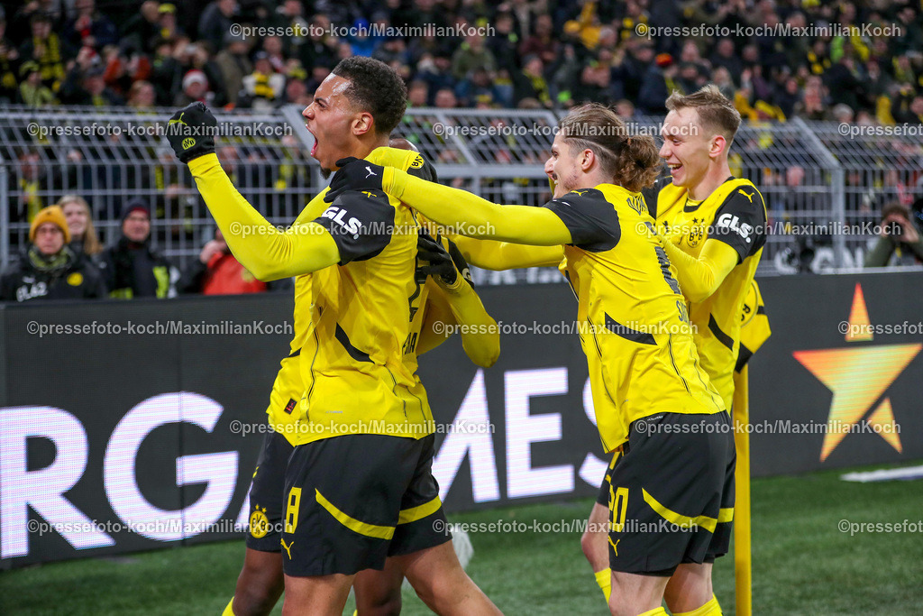 BVB30112402180 | 30.11.2024, Borussia Dortmund - FC Bayern München, 1. Fußball Bundesliga, 12. Spieltag, Signal Iduna Park, Saison 2024 2025: Torjubel nach dem 1:0 durch Jamie Gittens (BVB #43). Zusammen mit Felix Nmecha (BVB #8), Marcel Sabitzer (BVB #20) und Maximilian Beier (BVB #14)DFB regulations prohibit any use of photographs as image sequences and or quasi-video.