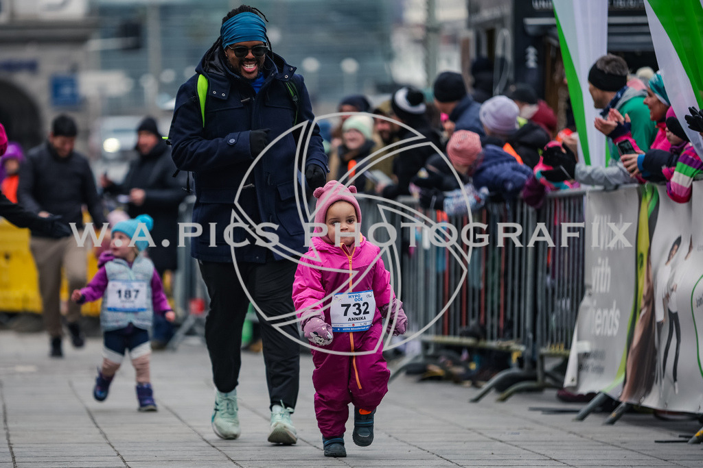 SILVESTERLAUF LINZ 25 | Linz, AUSTRIA, 31. Dezember 25, TRIRUN SILVESTERLAUF LINZ 25 , Image shows: 
Photo: WAPICS / BINDER Manuel