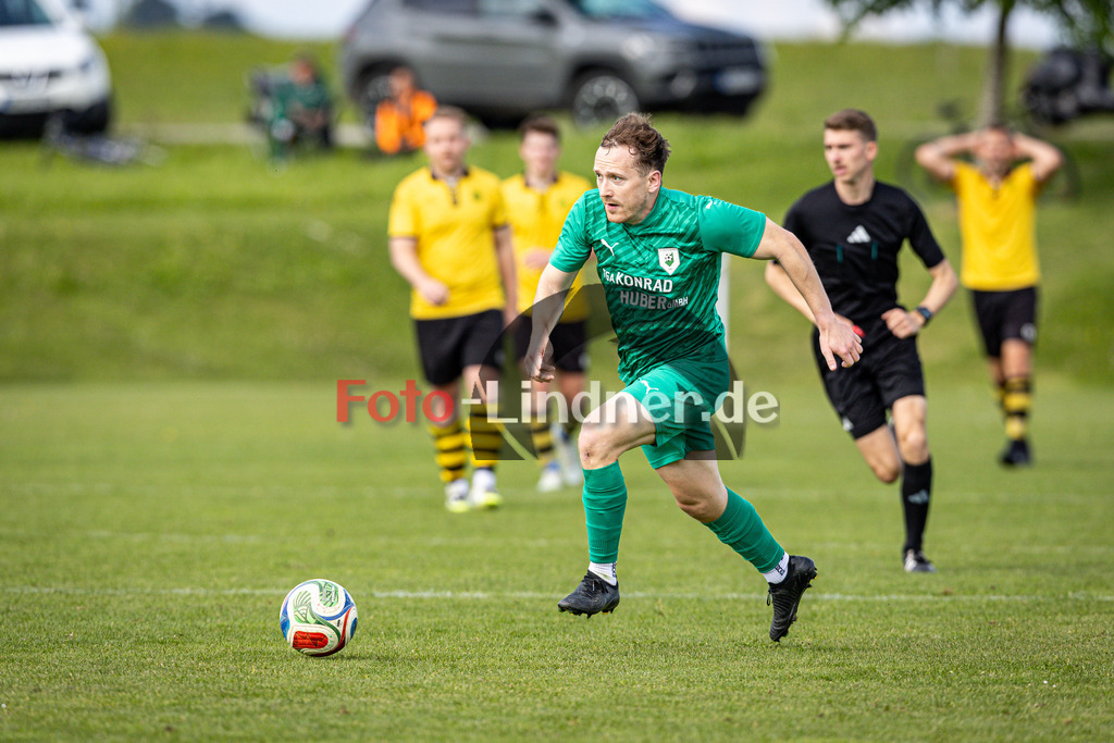 SV Haunshofen gegen TSV Perchting-Hadorf | Fußball Herren A-Klasse Gruppe 5 Zugspitze 2025/26 24. Spieltag, SV Haunshofen gegen TSV Perchting-Hadorf, 20260517,Christian SCHUSTER (SV Haunshofen 10) am Ball,2026-05-17 in 82407 Haunshofen (Rasenplatz 1, Hauptstraße 60), Christian SCHUSTER (SV Haunshofen 10)Copyright: WolfgangxLindner www.foto-lindner.de